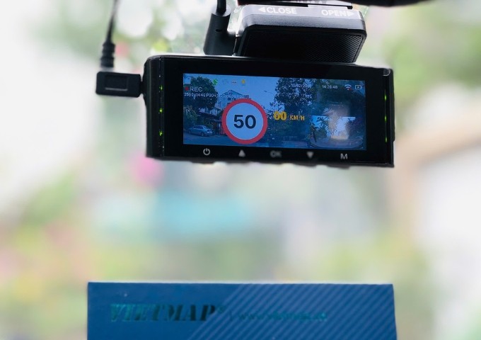 Camera Hành Trình Cảnh Báo Tốc Độ 2025: An Toàn Hơn, Thông Minh Hơn Cho Xế Yêu!